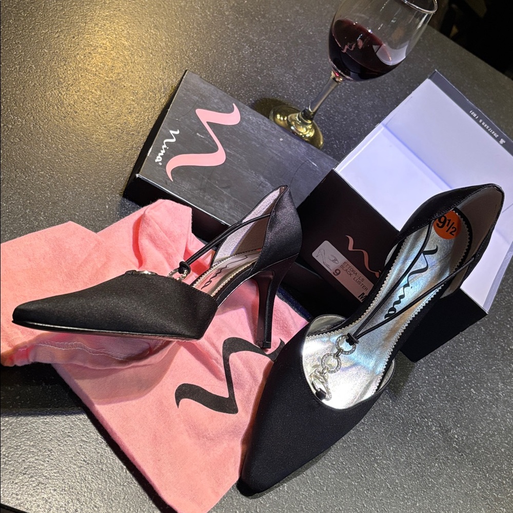 NWT NIB Rhinestone Crystals Strappy Silver Black Satin Luster Pointed Toe Shoes